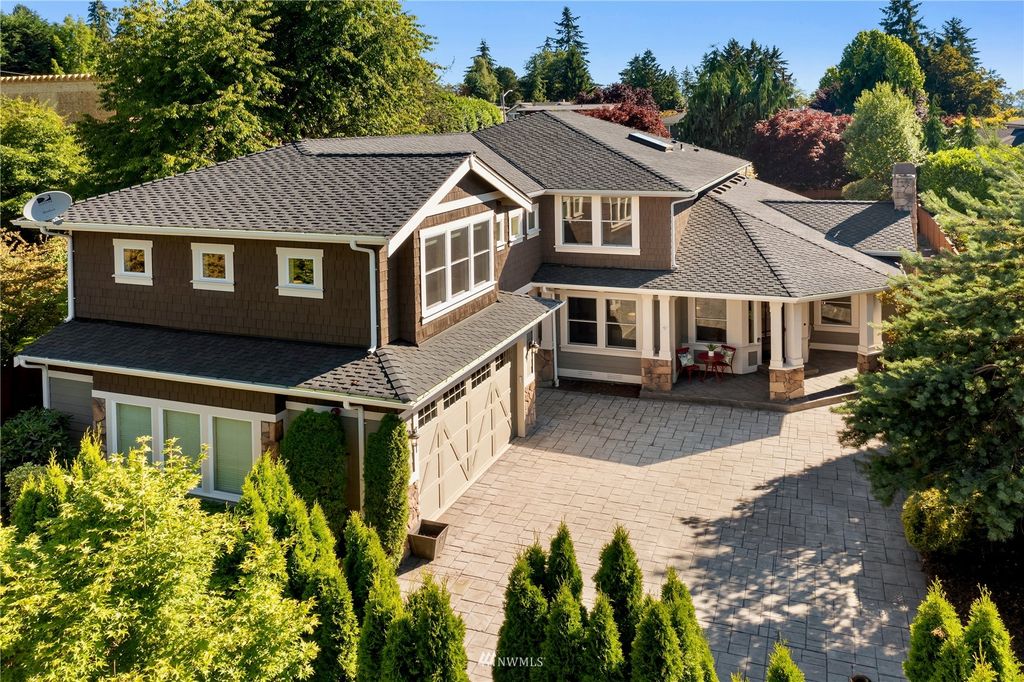 Photo of 801 19th Lane W, Kirkland, WA 98033 (MLS # 1956536)
