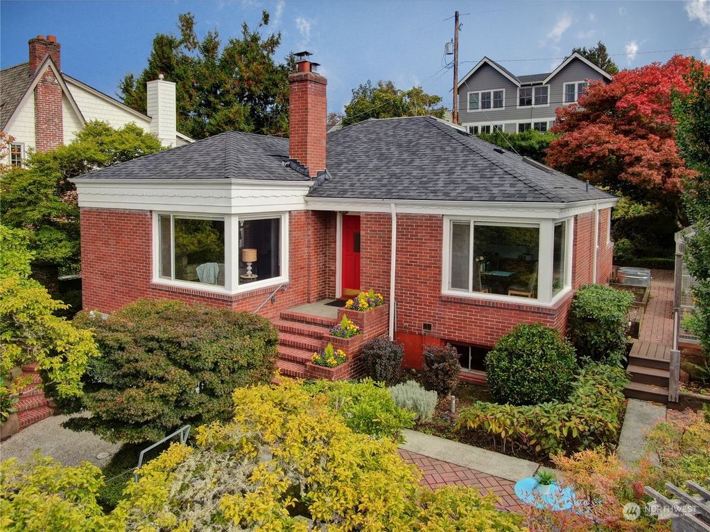 Photo of 6014 Vassar Avenue NE, Seattle, WA 98115 (MLS # 2165426)