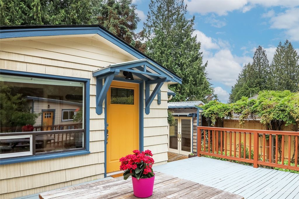 Photo of 415 N 107th Street, Seattle, WA 98133 (MLS # 2074056)