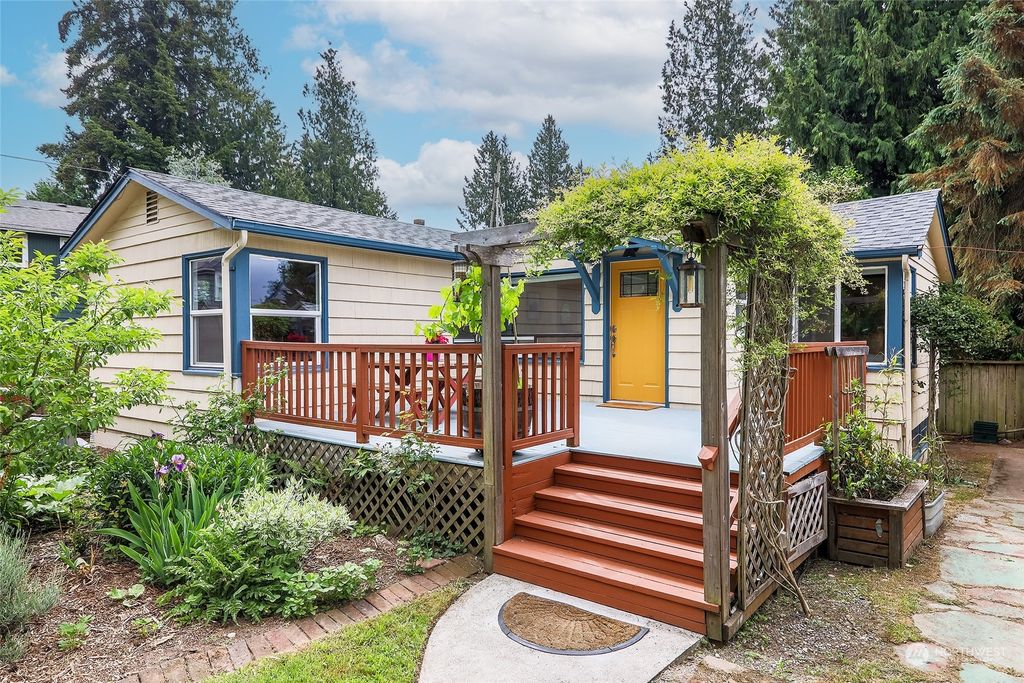 Photo of 415 N 107th Street, Seattle, WA 98133 (MLS # 2074056)