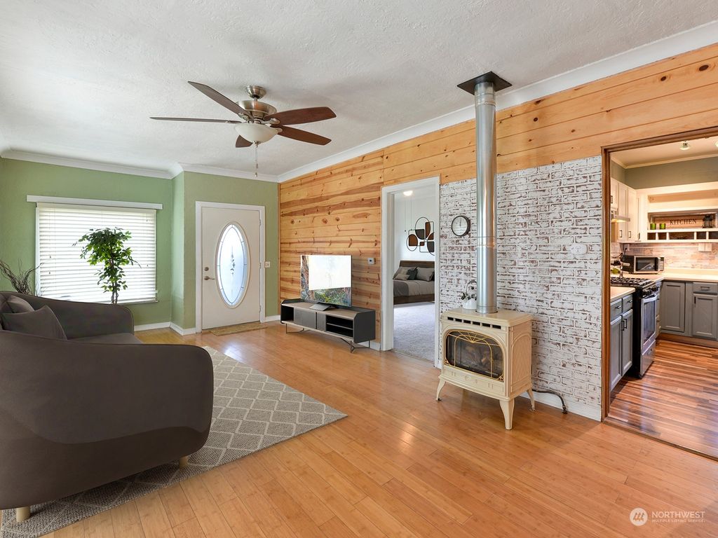 Photo of 216 Seattle Boulevard S, Algona, WA 98001 (MLS # 2249621)