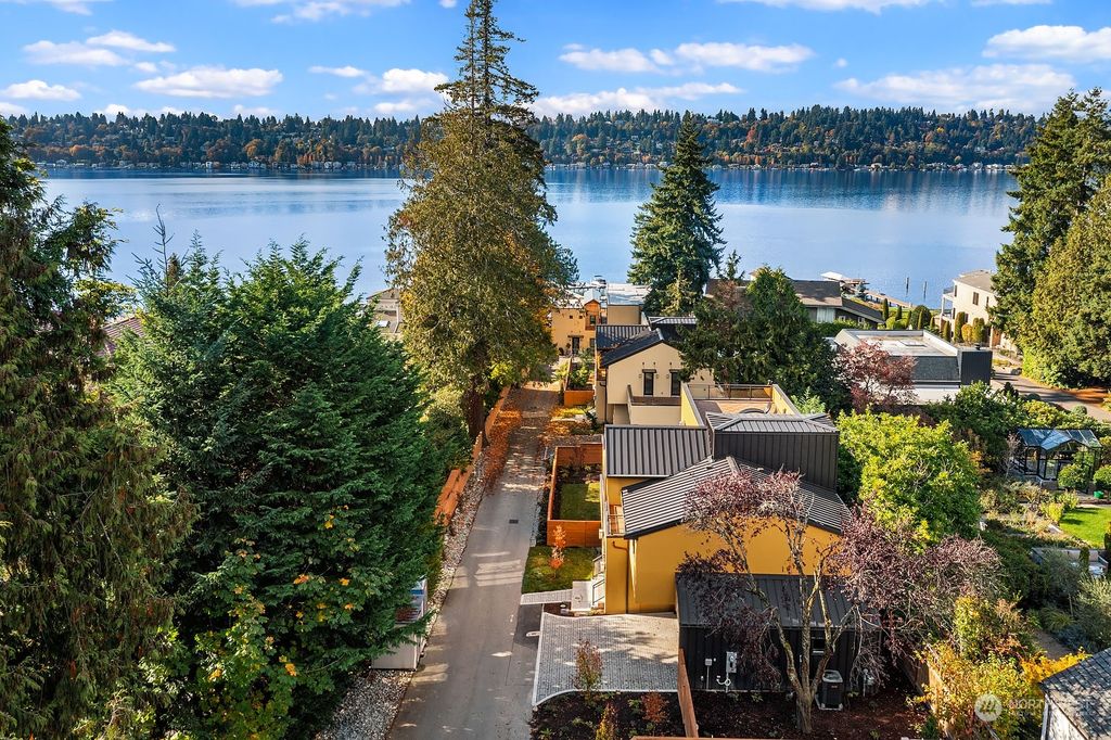Photo of 13331 Holmes Point Drive NE, Kirkland, WA 98034 (MLS # 2329326)