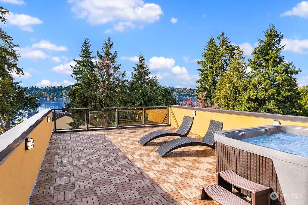Photo of 13331 Holmes Point Drive NE, Kirkland, WA 98034 (MLS # 2329326)