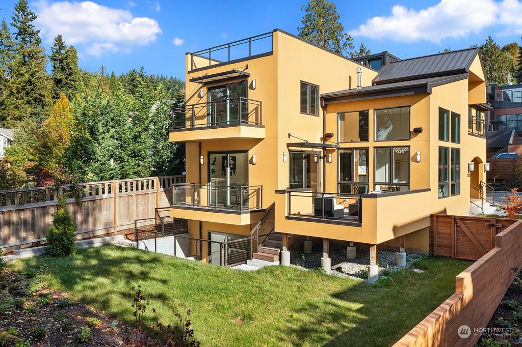 Photo of 13331 Holmes Point Drive NE, Kirkland, WA 98034 (MLS # 2329326)