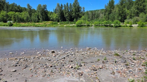 Photo of 260 Riverview Drive, Castle Rock, WA 98611 (MLS # 2557408)