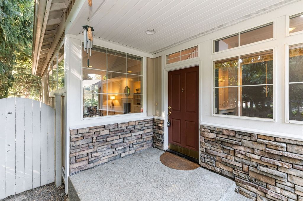 Photo of 120 Newport Way NW #1, Issaquah, WA 98027 (MLS # 1999123)