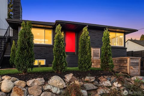 Photo of 1556 S Pearl Street, Seattle, WA 98108 (MLS # 2445695)