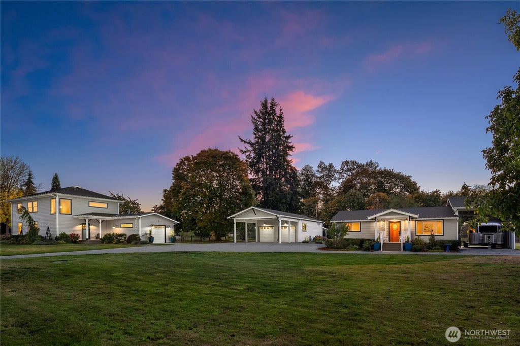 Photo of 14914 BROADWAY AVENUE AVE, Snohomish, WA 98296 (MLS # 2591821)