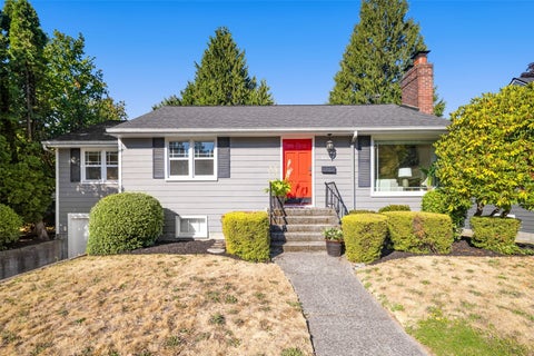 Photo of 8039 40th Avenue NE, Seattle, WA 98115 (MLS # 2599038)