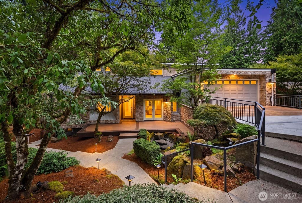 Photo of 1827 218th Place NE, Sammamish, WA 98074 (MLS # 2560688)