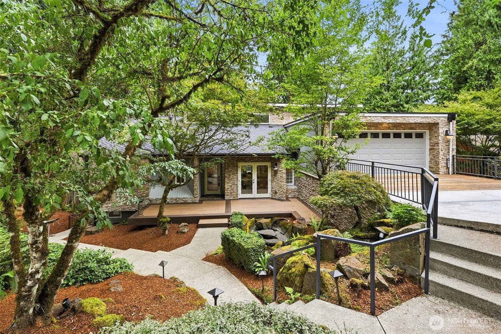 Photo of 1827 218th Place NE, Sammamish, WA 98074 (MLS # 2560688)