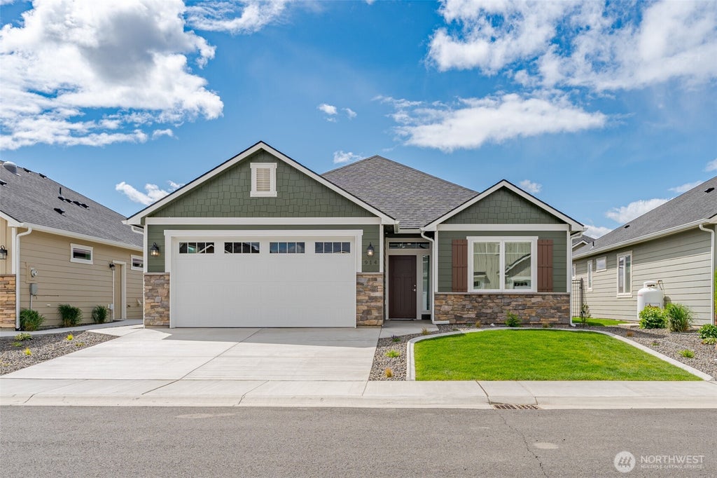 Photo of 816 N M Loop Drive SW, Quincy, WA 98848 (MLS # 2536522)