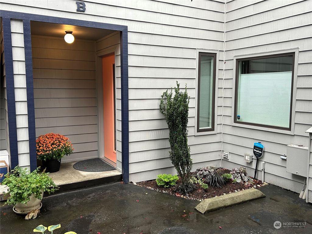 Photo of 15628 8th Avenue SW, Burien, WA 98166 (MLS # 2165256)