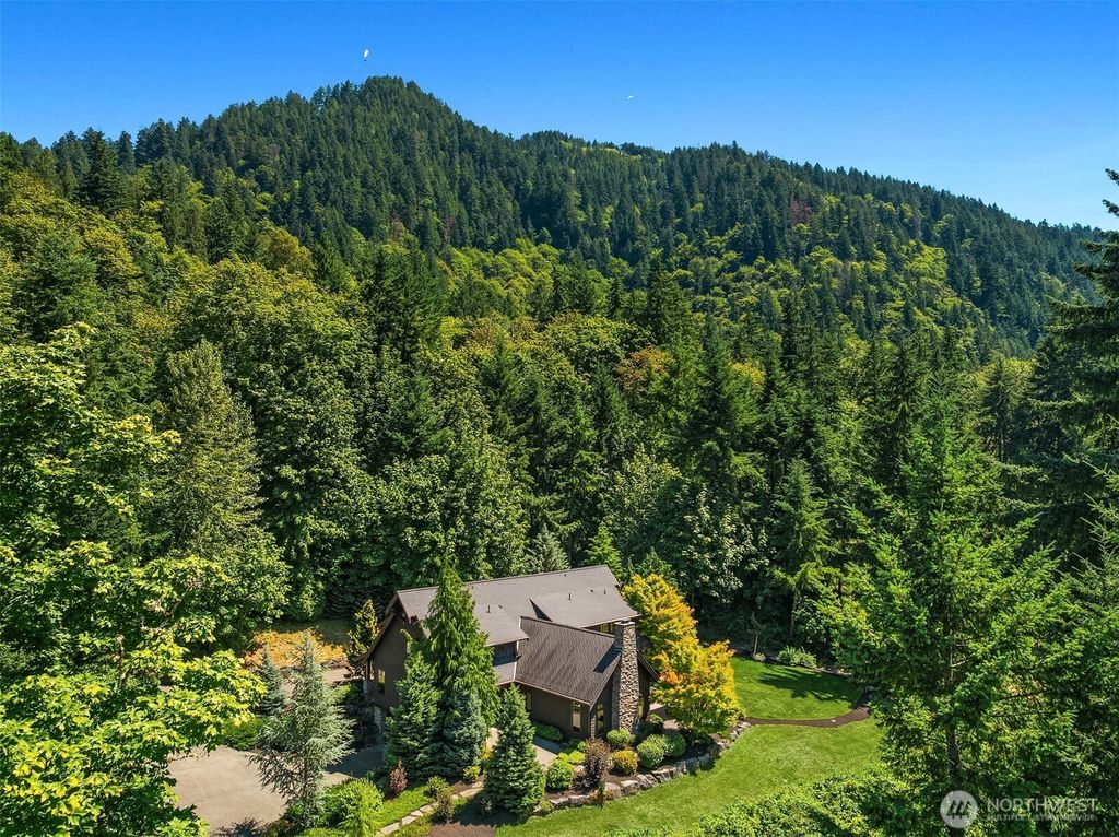 Photo of 24211 SE 106th Place, Issaquah, WA 98027 (MLS # 2415757)
