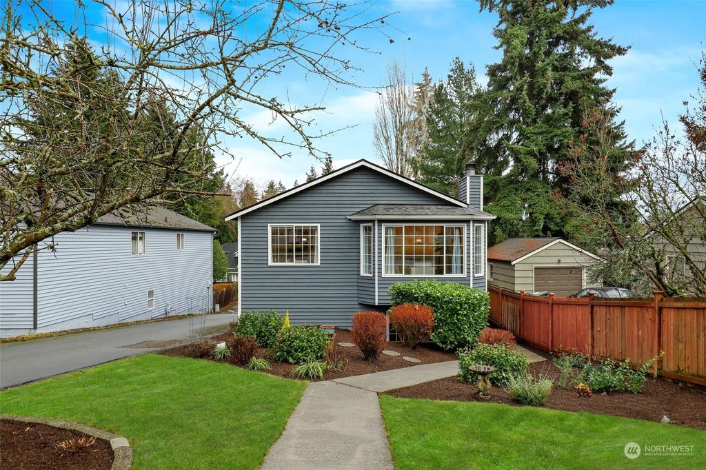 Photo of 11712 Roosevelt Way NE, Seattle, WA 98125 (MLS # 2023659)