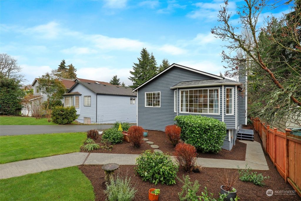 Photo of 11712 Roosevelt Way NE, Seattle, WA 98125 (MLS # 2023659)