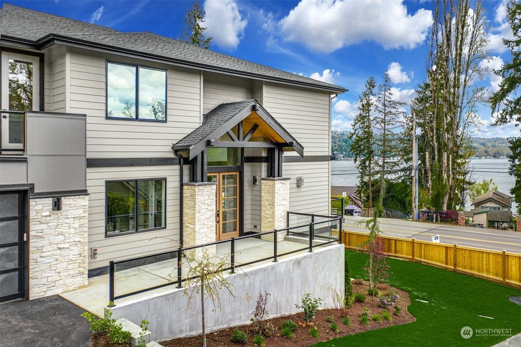 Photo of 2810 E Lake Sammamish Parkway SE, Sammamish, WA 98075 (MLS # 2202428)