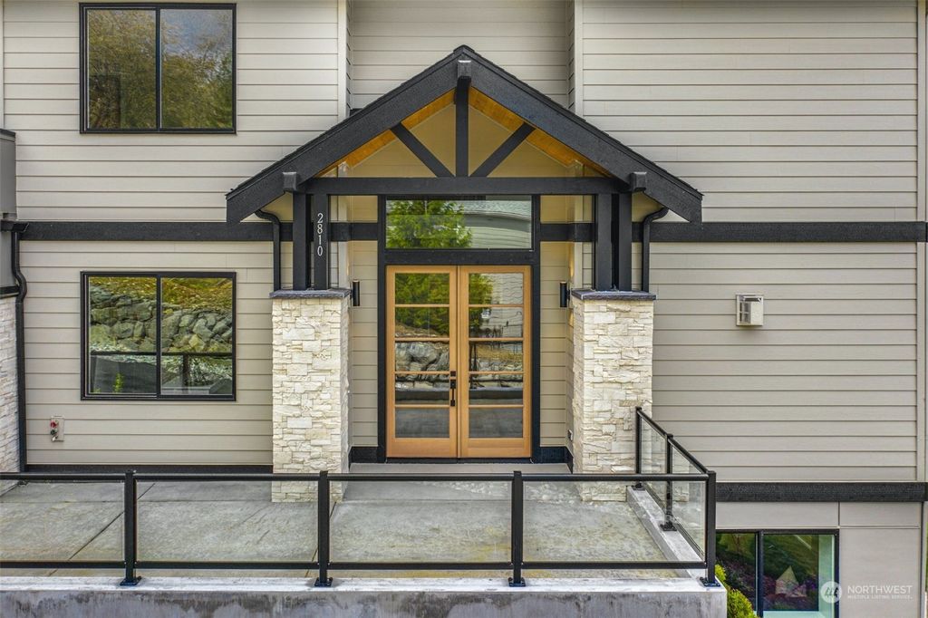 Photo of 2810 E Lake Sammamish Parkway SE, Sammamish, WA 98075 (MLS # 2202428)