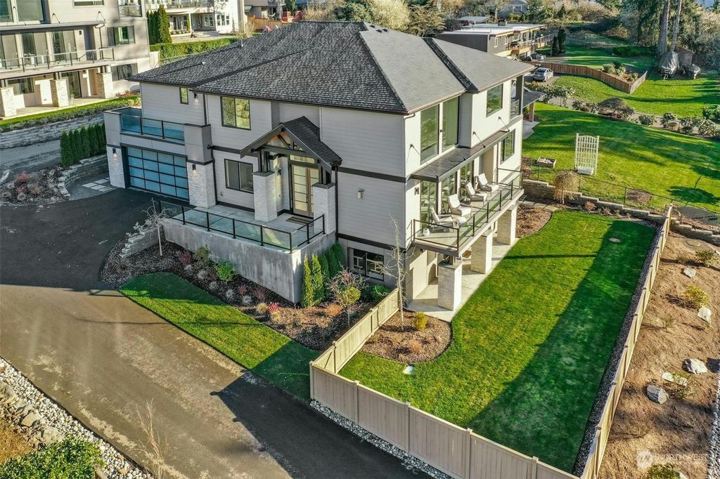 Photo of 2810 E Lake Sammamish Parkway SE, Sammamish, WA 98075 (MLS # 2202428)