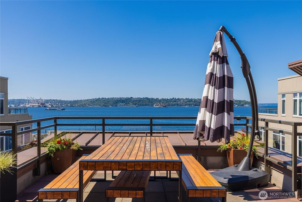 Photo of 1900 Alaskan Way #502, Seattle, WA 98101 (MLS # 2411872)