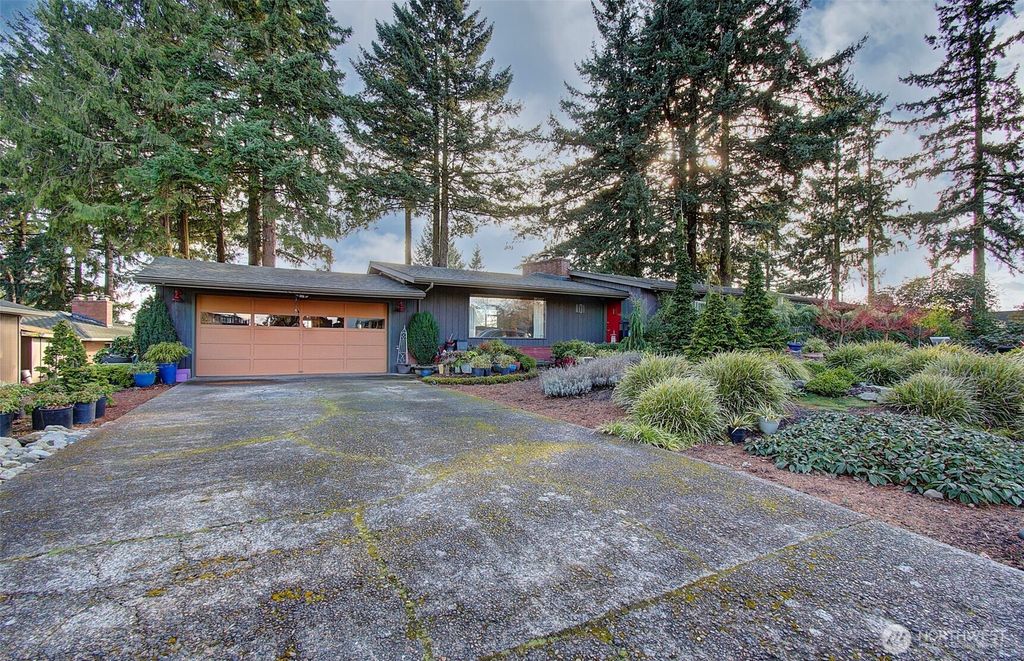 Photo of 1101 NE 64th St, Vancouver, WA 98665 (MLS # 2487885)