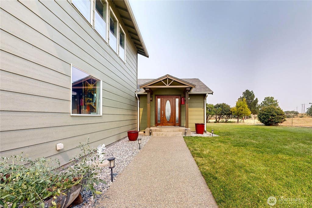 Photo of 266 Thurber Road, Touchet, WA 99360 (MLS # 2564588)