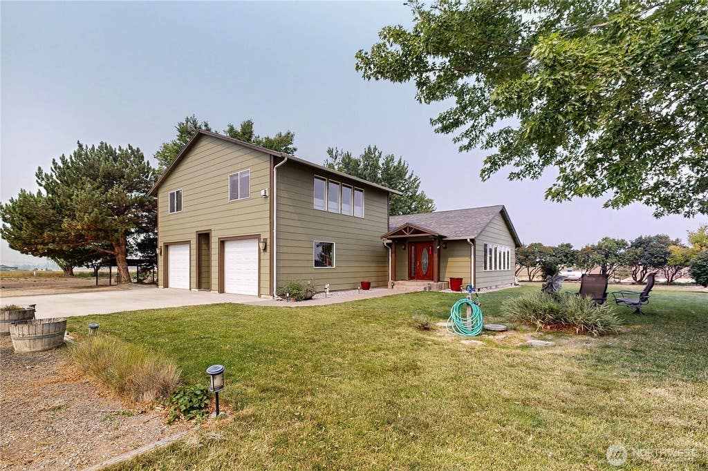 Photo of 266 Thurber Road, Touchet, WA 99360 (MLS # 2564588)