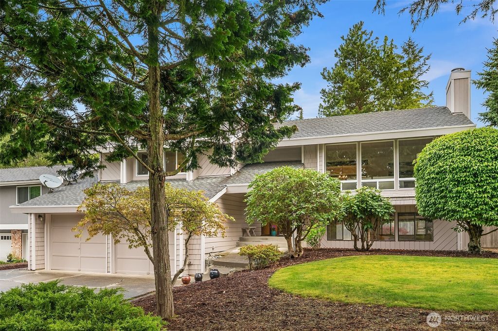 Photo of 4036 NE 204th Street, Lake Forest Park, WA 98155 (MLS # 2363912)