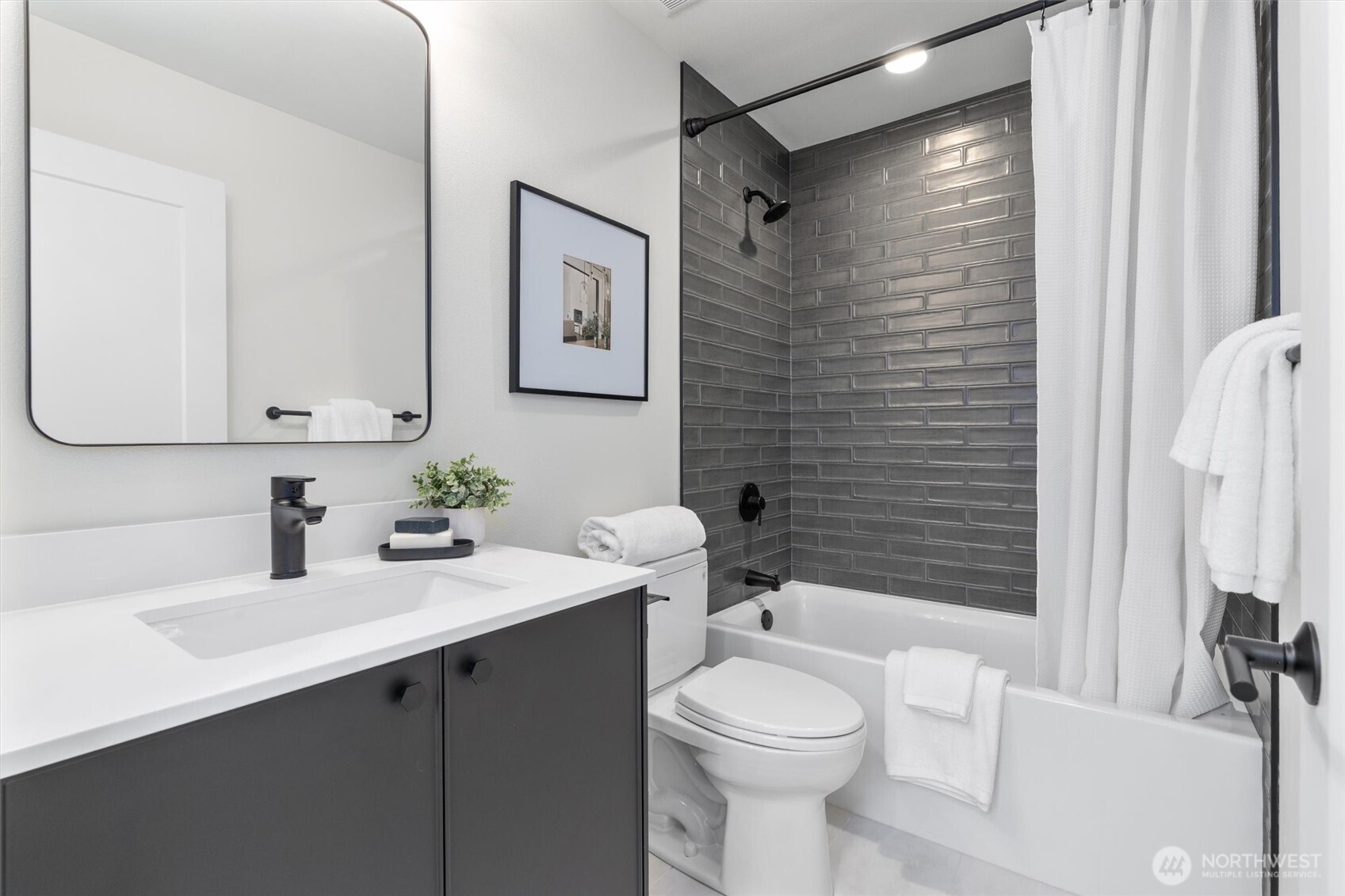 Seattle, Washington 98144, United States, 2 Bedrooms Bedrooms, ,2 BathroomsBathrooms,Residential,Active,120840