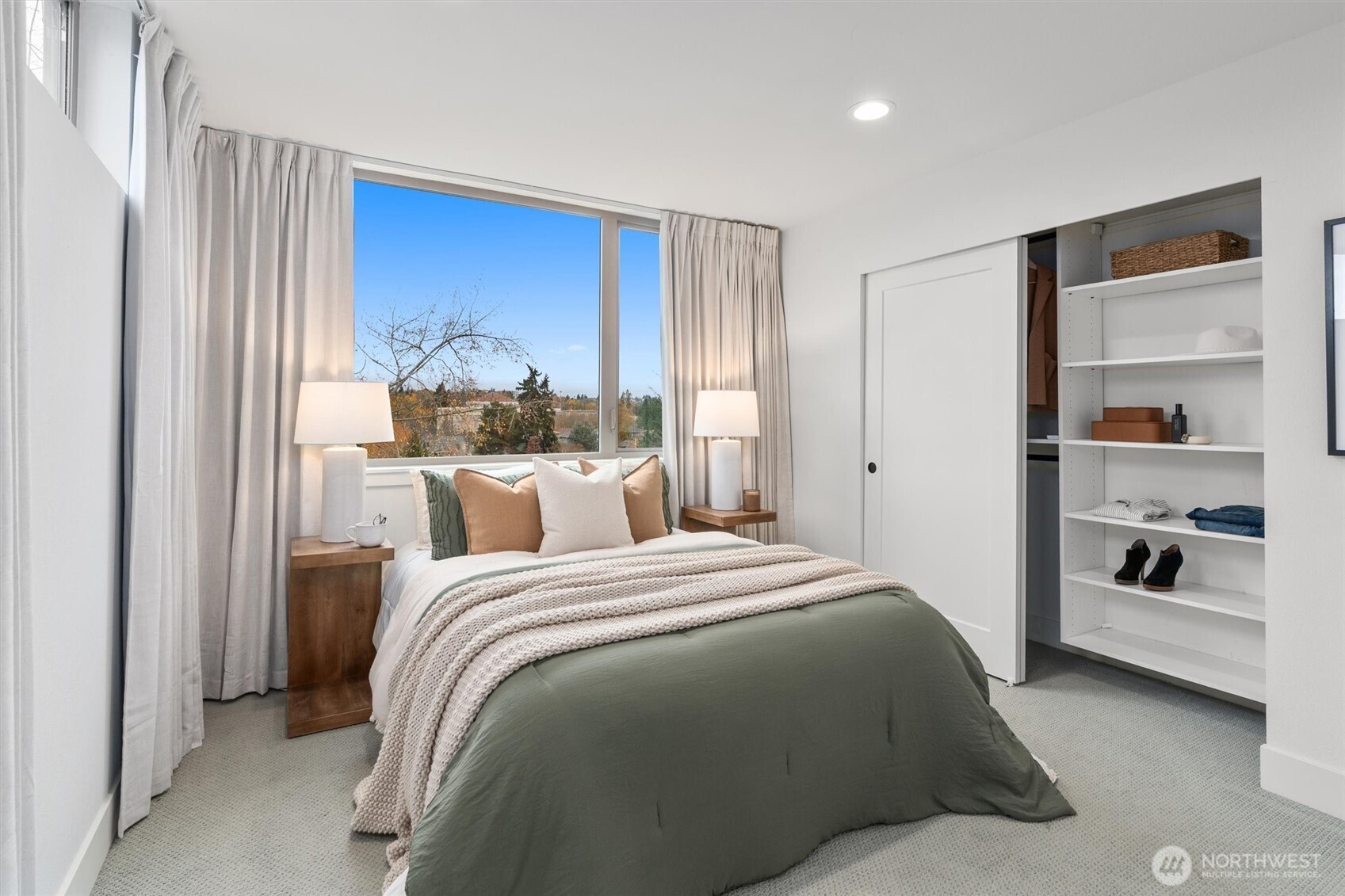 Seattle, Washington 98144, United States, 2 Bedrooms Bedrooms, ,2 BathroomsBathrooms,Residential,Active,120840