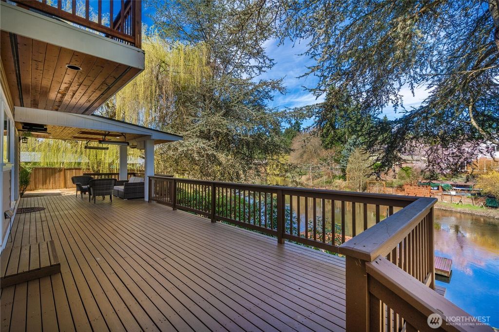 Photo of 11028 E Riverside Drive, Bothell, WA 98011 (MLS # 2499541)