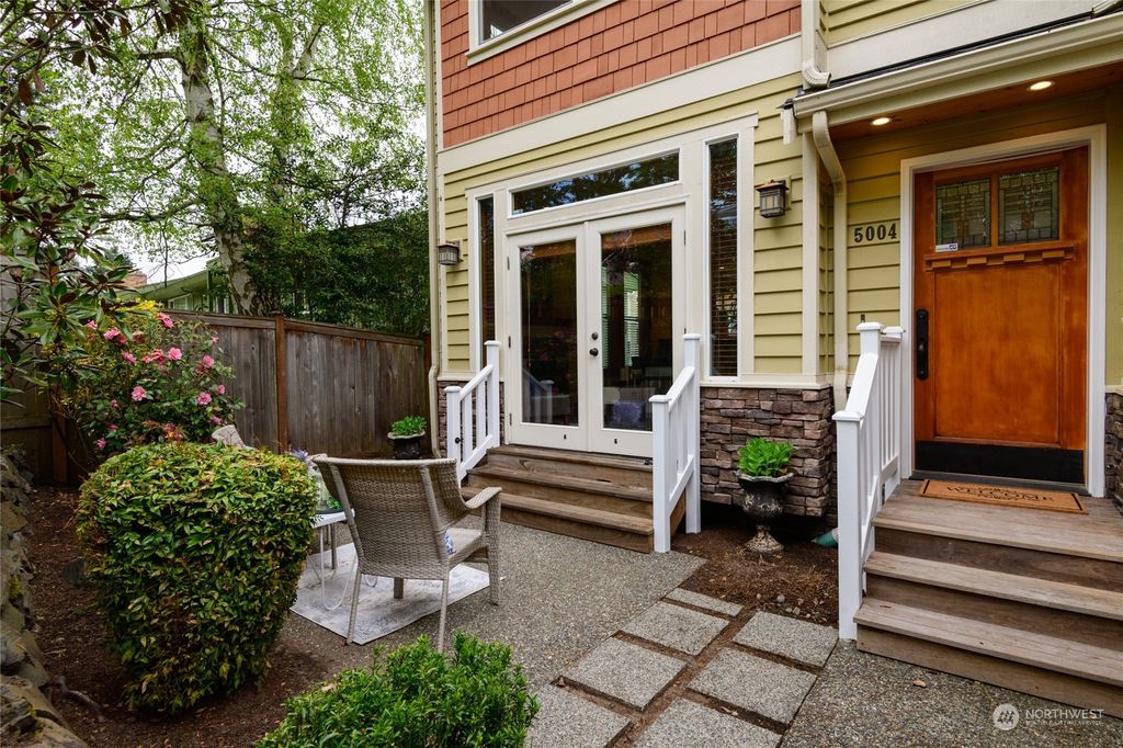 Photo of 5004 39th Avenue NE, Seattle, WA 98105 (MLS # 2062361)