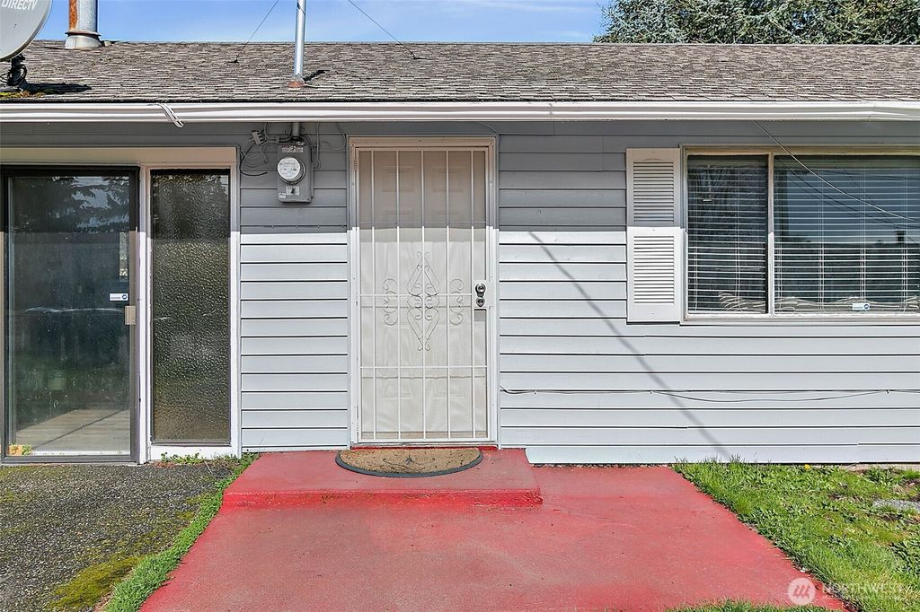 Photo of 15851 118th Avenue SE, Renton, WA 98058 (MLS # 2349231)