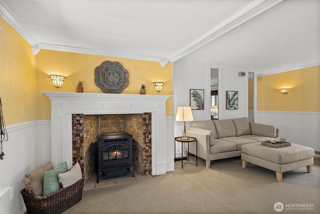 Photo of 33507 43rd Avenue SW, Federal Way, WA 98023 (MLS # 2489172)