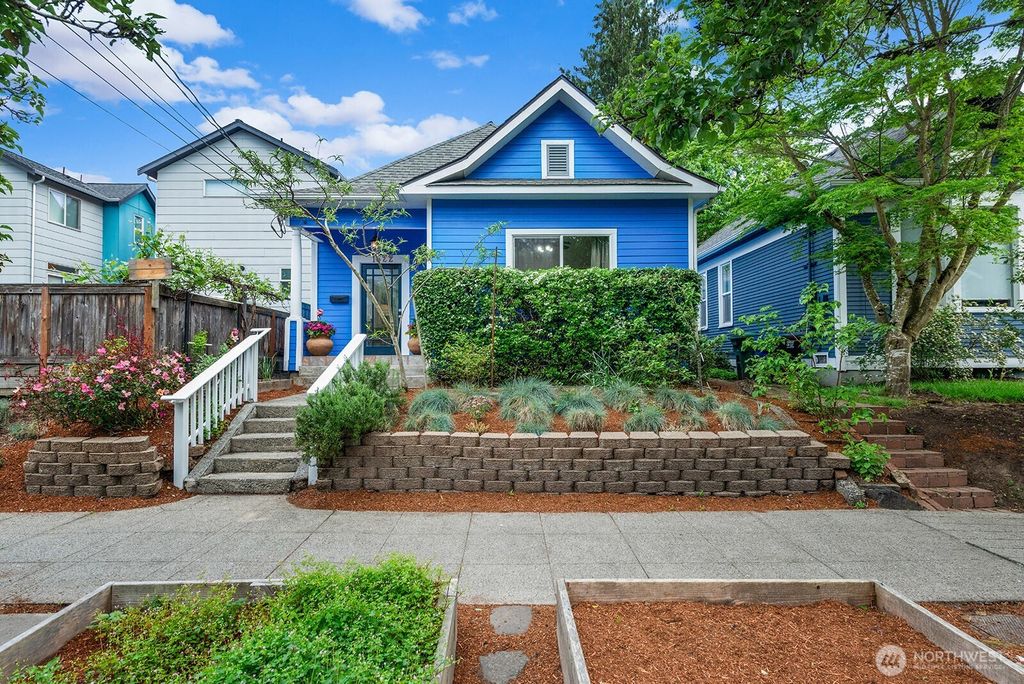 Photo of 1622 22ND Avenue, Seattle, WA 98122 (MLS # 2498987)