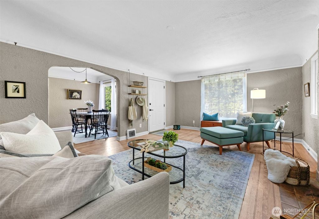 Photo of 7711 NE 170th Street, Kenmore, WA 98028 (MLS # 2431839)
