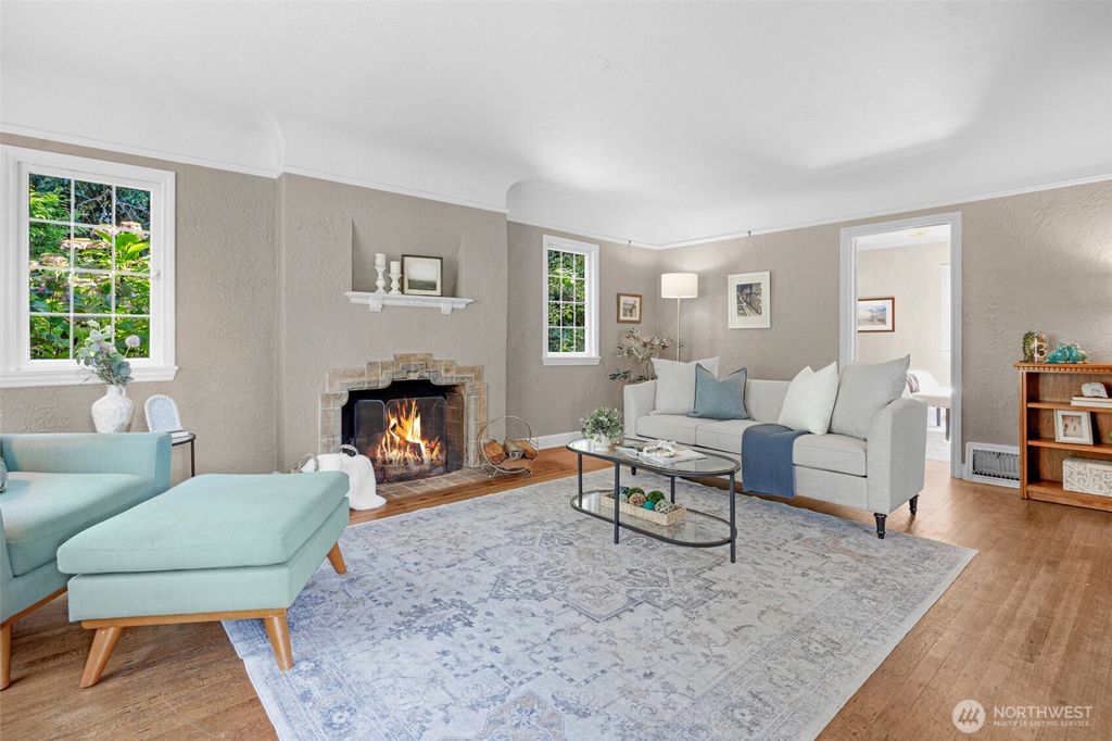Photo of 7711 NE 170th Street, Kenmore, WA 98028 (MLS # 2431839)