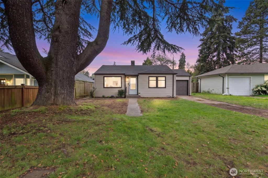Photo of 9747 Evanston Ave Ave N, Seattle, WA 98103 (MLS # 2516715)