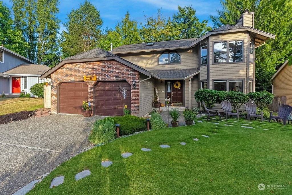 Photo of 22117 NE 10th Place, Sammamish, WA 98074 (MLS # 2139928)