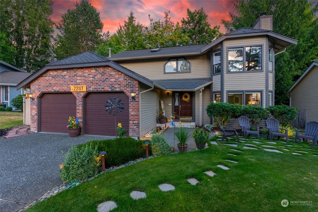 Photo of 22117 NE 10th Place, Sammamish, WA 98074 (MLS # 2139928)