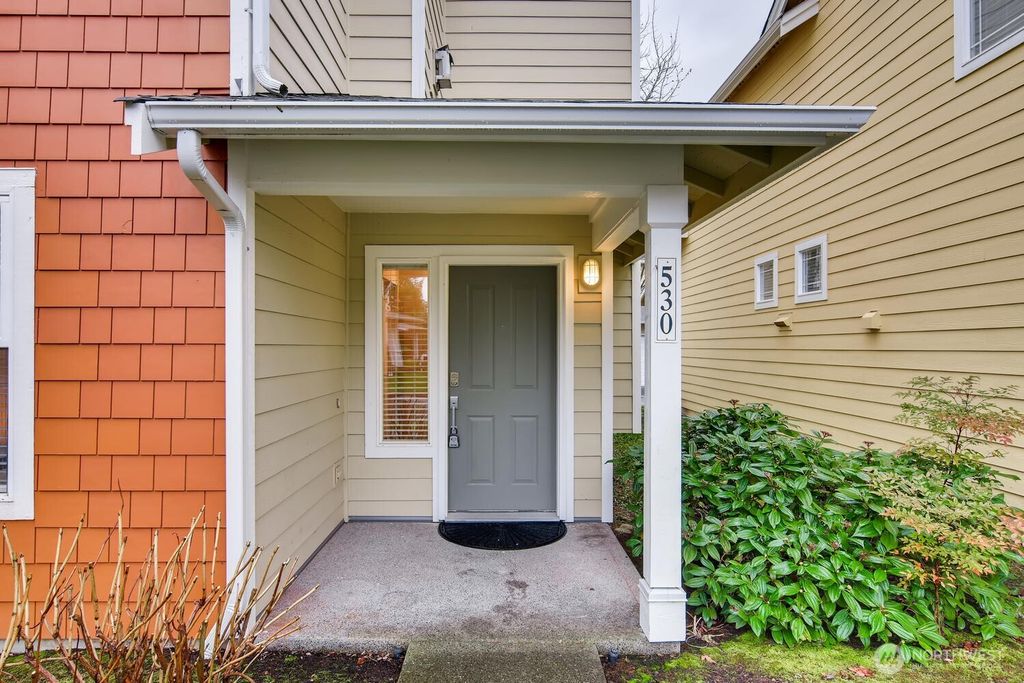 Photo of 530 224th Place NE, Sammamish, WA 98074 (MLS # 2425551)