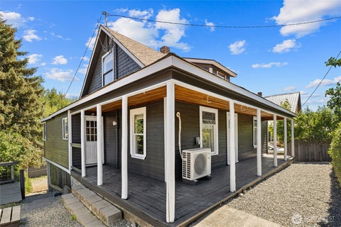 Photo of 401 S 1st Street, Roslyn, WA 98941 (MLS # 2536156)