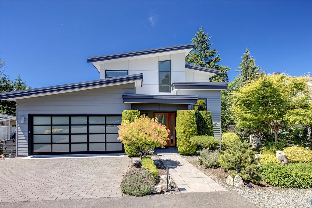 Photo of 2427 64th Avenue SE, Mercer Island, WA 98040 (MLS # 2077249)