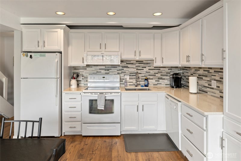 8903 Crescent Bar Road NW 172