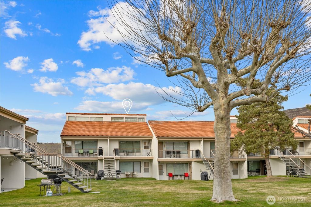 Photo of 8903 Crescent Bar Road NW #172, Quincy, WA 98848 (MLS # 2493273)