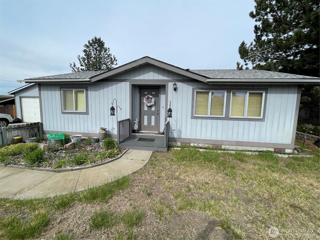 Photo of 3 Sand Flat Rd RD, Omak, WA 98841 (MLS # 2530354)