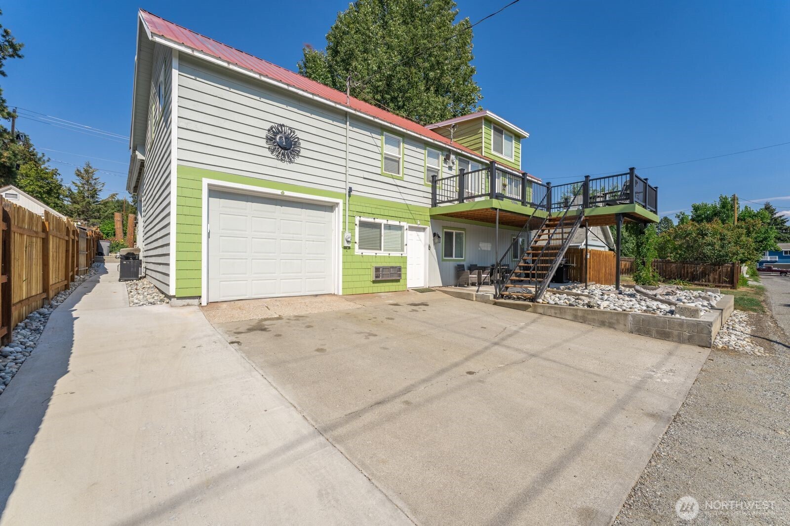 703 Boetzkes Avenue