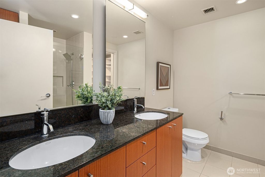 listing image 9364083460927069575