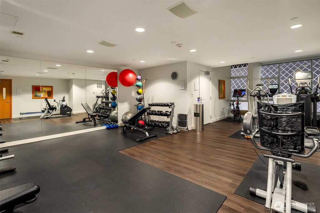 listing image 9360993880266807352
