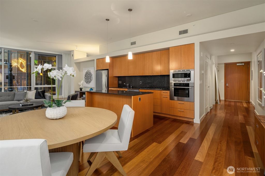 listing image 9360635734327079551